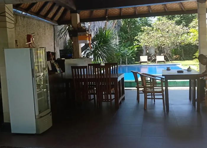 Family With Pool *