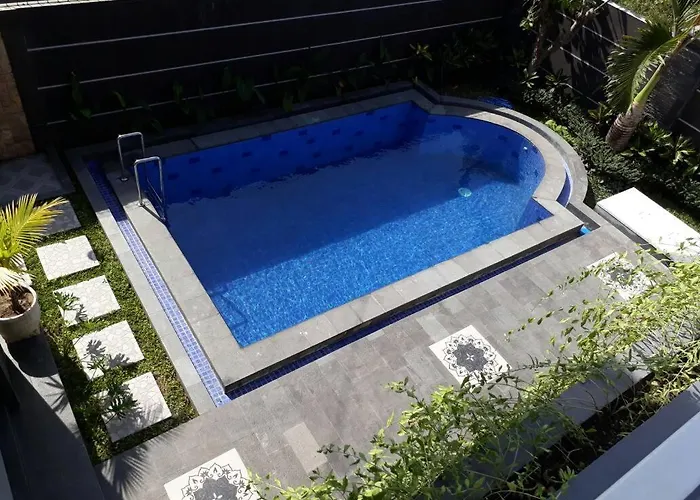 Family With Pool Villa Legian (Bali)